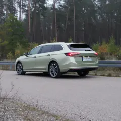 Skoda Superb pojemność baku - ile paliwa naprawdę zmieścisz?