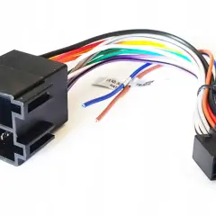 Adapter ISO z kolorowymi przewodami. Dowiedz się, jak wyjąć piny z kostki ISO, by podłączyć radio.