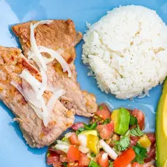 La dieta para gimnasio hombre que realmente potencia tu masa muscular