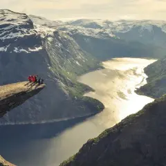 Norwegia: Najpiękniejsze miejsca i praktyczne wskazówki na podróż życia