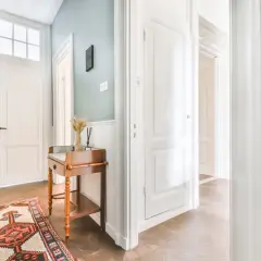 Jaki kolor do przedpokoju w bloku? Optyczne triki i trwałe farby