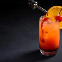 Najlepsze drinki z grenadiną, które zachwycą Twoich gości latem