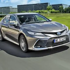 Toyota Camry Hybrid: Ile pali? Realne spalanie i nowa generacja