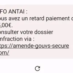 Faux avis de contravention stationnement : un SMS alerte d'un retard de paiement de 35€, invitant à consulter un dossier d'infraction via un lien suspect.