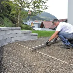 Jak zrobić podjazd z kamienia - proste kroki, które ułatwią budowę