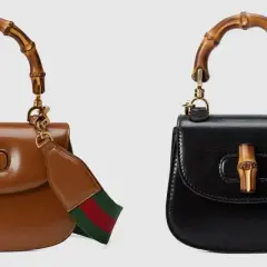 Dwie torebki Gucci z bambusowym uchwytem, symbolizujące bogatą historię rodziny Gucci. Brązowa z paskiem w paski, czarna z łańcuszkiem.