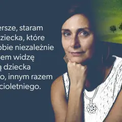 Sabrina Giarratana o pisaniu wierszy jak do dziecka w sobie. Cytat o dziecięcej wrażliwości, która inspiruje wiersze znanych poetów.
