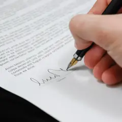Co przynieść do pracy po ślubie? Kluczowe dokumenty i kroki do podjęcia