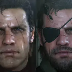 Dwa zbliżenia twarzy, po lewej bez opaski na oko, po prawej z opaską. Obaj wyglądają jak Venom Snake, z bliznami i zmęczonym wyrazem.