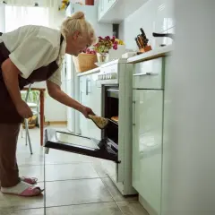 Piekarnik z termoobiegiem: Ile kosztuje godzina pieczenia? Oszczędzaj!
