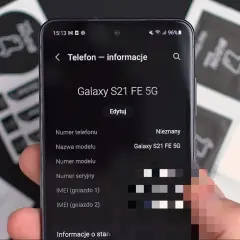 Jak sprawdzić parametry telefonu Samsung Galaxy S21 FE 5G. Widok ekranu z informacjami o urządzeniu.