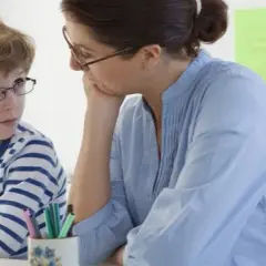 Czym jest dysleksja? Zrozumienie objawów i przyczyn trudności w czytaniu