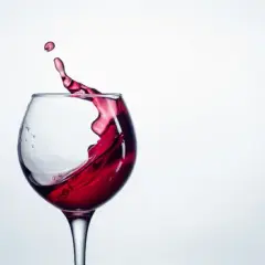 Czy po brwiach permanentnych można pić alkohol? Unikaj powikłań!