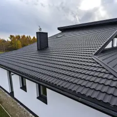 Jaka grubość blachy na dach? Wybierz mądrze, uniknij kosztów napraw