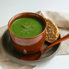 Soupe d'ortie : Le guide complet pour une recette saine et sans piqûres