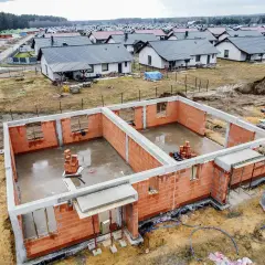 Deweloper od zera: Jak zacząć i uniknąć błędów w Polsce?