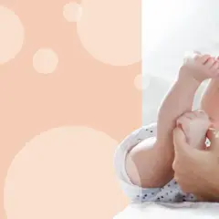 Delikatna pielęgnacja dla noworodka z suchą skórą. Mama całuje dziecko, troszcząc się o jego delikatną cerę.