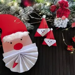 Weihnachtliche Deko: Nikolaus basteln mit Kindern (U3). Papier-Nikoläuse und ein großer Nikolaus-Kopf mit Bart aus Papier.