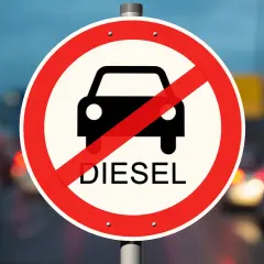 Panneau d'interdiction de circuler pour les véhicules diesel.