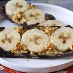 Chokladbitar med jordnötssmör och banan, ett enkelt och gott recept med banan.