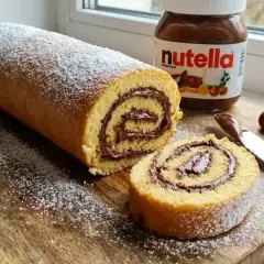 Un délicieux gâteau roulé à la Nutella, saupoudré de sucre glace. Une recette gâteau roulé facile pour un goûter gourmand.