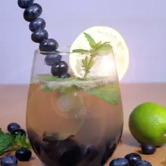 Najlepsze drinki z borówkami, które orzeźwią każdego miłośnika owoców