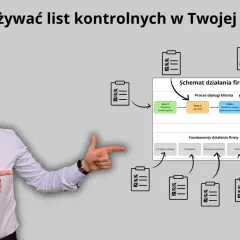 Mężczyzna wskazuje na schemat firmy, gdzie każdy etap procesu obsługi klienta i fundamenty działania firmy są przedstawione jako punkty na **checkliście**.