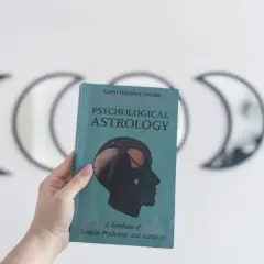 Najlepsze książki o astrologii: odkryj tajemnice swojego znaku