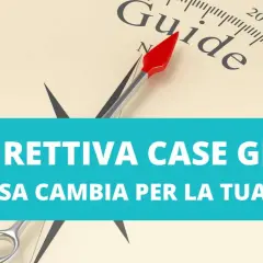 Bussola con indicazione "Guide" e testo "Direttiva Case Green". La bussola punta verso nord, simboleggiando la direzione da seguire per le case green in Europa.