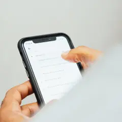Gdzie jest antena NFC w iPhonie? Znajdź i płać bez problemu!