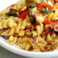 El secreto de la pasta viral con tomates y queso: ¡Lista en 30 min!