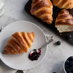 Jak zrobić idealne croissanty – historia, przepisy i sekrety pieczenia