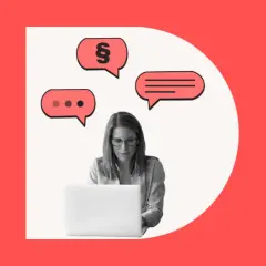 Frau am Laptop mit Sprechblasen, eine davon mit Paragraphenzeichen. Ideal für eine Arbeitszeugnis Vorlage.