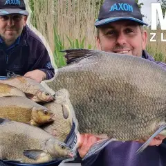 Na co bierze leszcz z gruntu? Skuteczne przynęty na każdą porę roku