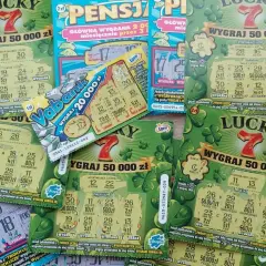Zdrapki "Lucky 7" i "Pensja" - potencjalne najdziwniejsze miejsca w Polsce, gdzie padły rekordowe wygrane w zdrapkach.
