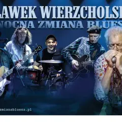 Zespół Sławka Wierzcholskiego i Nocna Zmiana Bluesa na scenie. Muzycy grają na gitarach, basie i perkusji, a Sławek Wierzcholski gra na harmonijce ustnej.