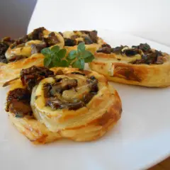 Ciasto francuskie z pieczarkami i serem – łatwy przepis krok po kroku