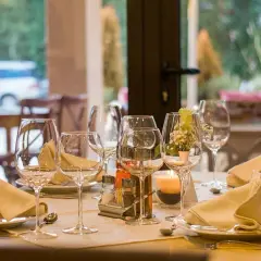 Jasna Góra gdzie zjeść – najlepsze restauracje w okolicy, które warto odwiedzić