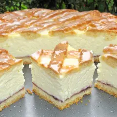 Pyszny sernik na kruchym cieście, który zachwyci każdego w kilka chwil