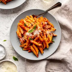 Penne pomodoro: Prosty przepis na pyszny makaron w 30 minut