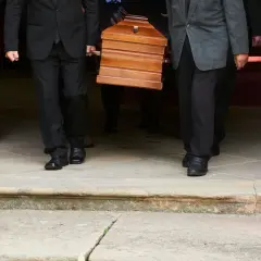Ile kosztuje ksiądz na pogrzebie? Zaskakujące ceny i ukryte wydatki