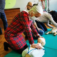 Jak często odbywa się szkolenie z pierwszej pomocy dla nauczycieli?