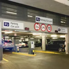 Jak dojechać na parking P2 lotnisko Chopina – proste trasy i wskazówki