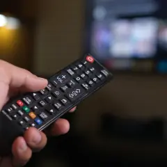 Dobry telewizor dla seniora. Jaki wybrać?