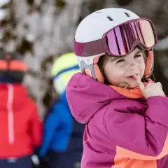 Jak dobrać narty dla dziecka: 8 kluczowych wskazówek dla rodziców