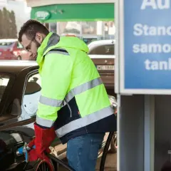 CNG i hybryda – co to jest i jak wpływają na środowisko?