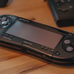 Kultowe gry na PSP: 10 tytułów, dla których warto odkurzyć konsolę
