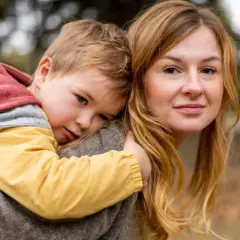 Czy samotna matka ma szanse na miłość? Nowe życie uczuciowe
