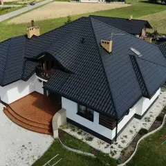 Ile kosztuje pokrycie dachu blachodachówką? Zaskakujące ceny i wydatki