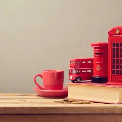 Najlepsze pamiątki z Londynu – co kupić, by nie żałować wyboru